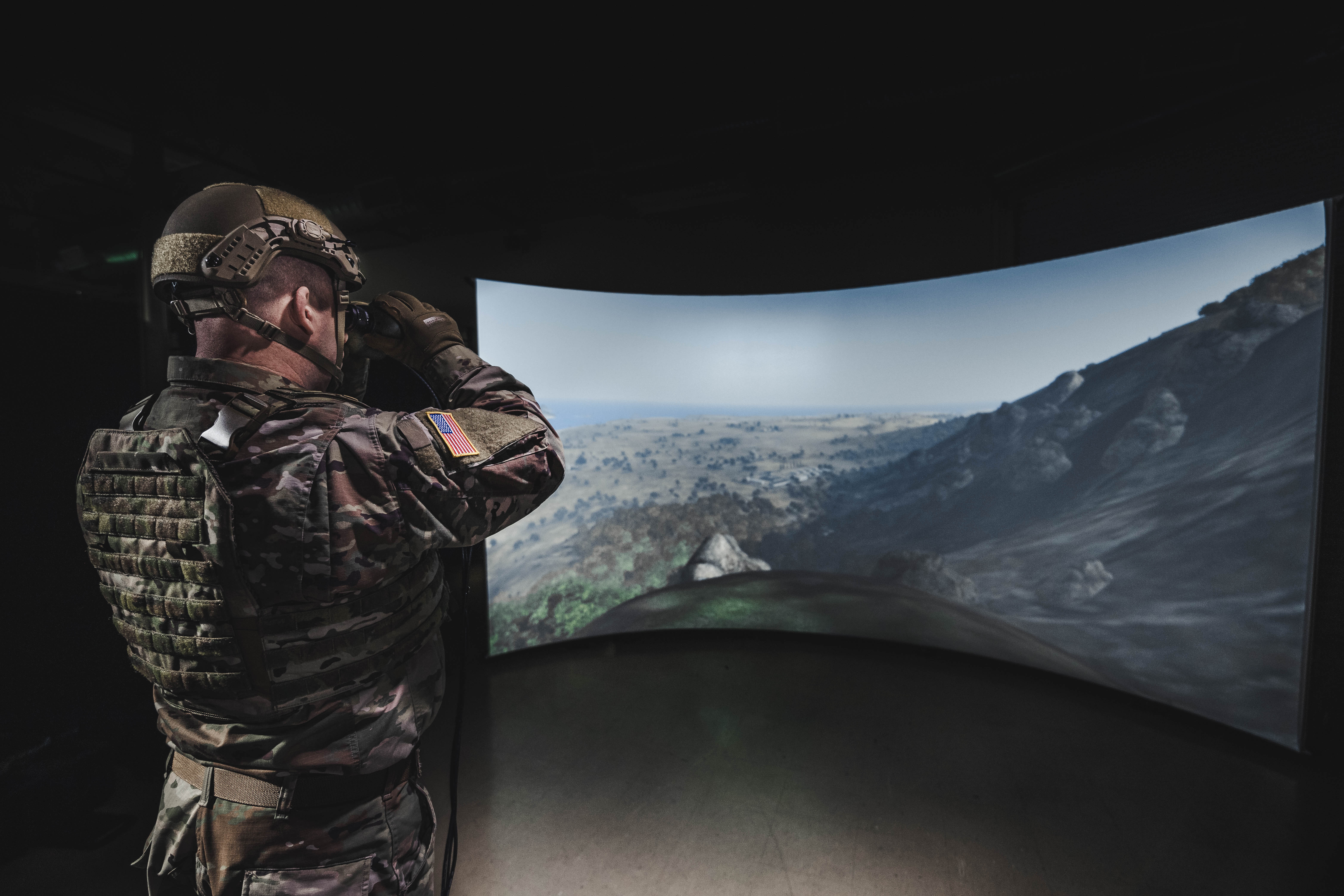 Curve immersive screen with soldier